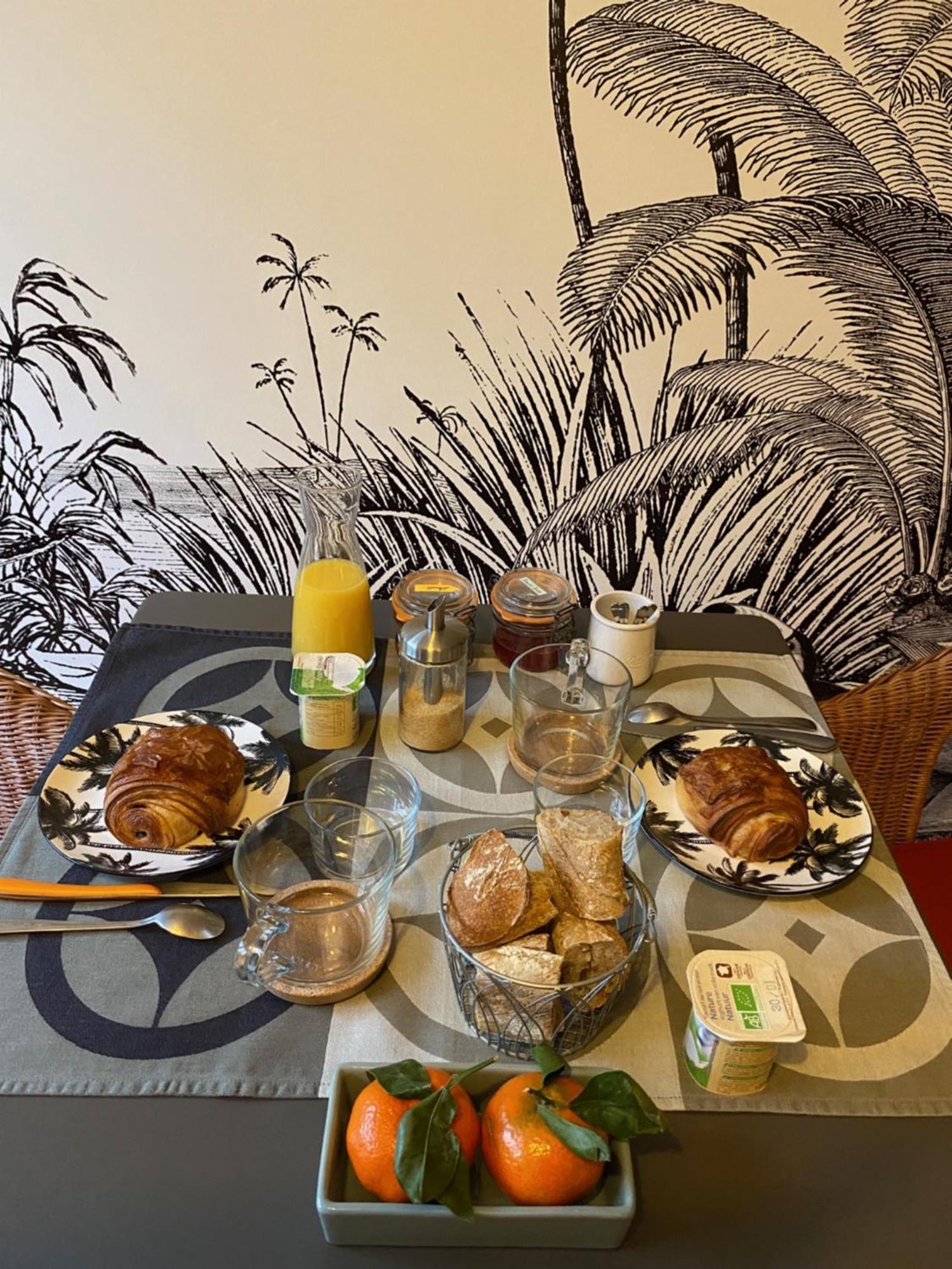 Maison M, Chambre Privee Acces Jardin Piscine Et Jacuzzi Pres De La Rochelle La Rochelle  Kültér fotó