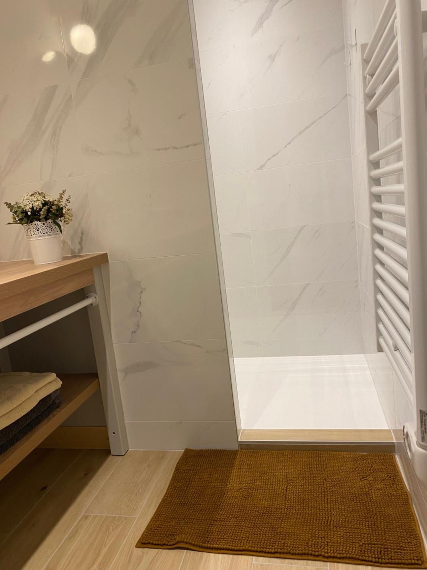 Maison M, Chambre Privee Acces Jardin Piscine Et Jacuzzi Pres De La Rochelle La Rochelle  Szoba fotó