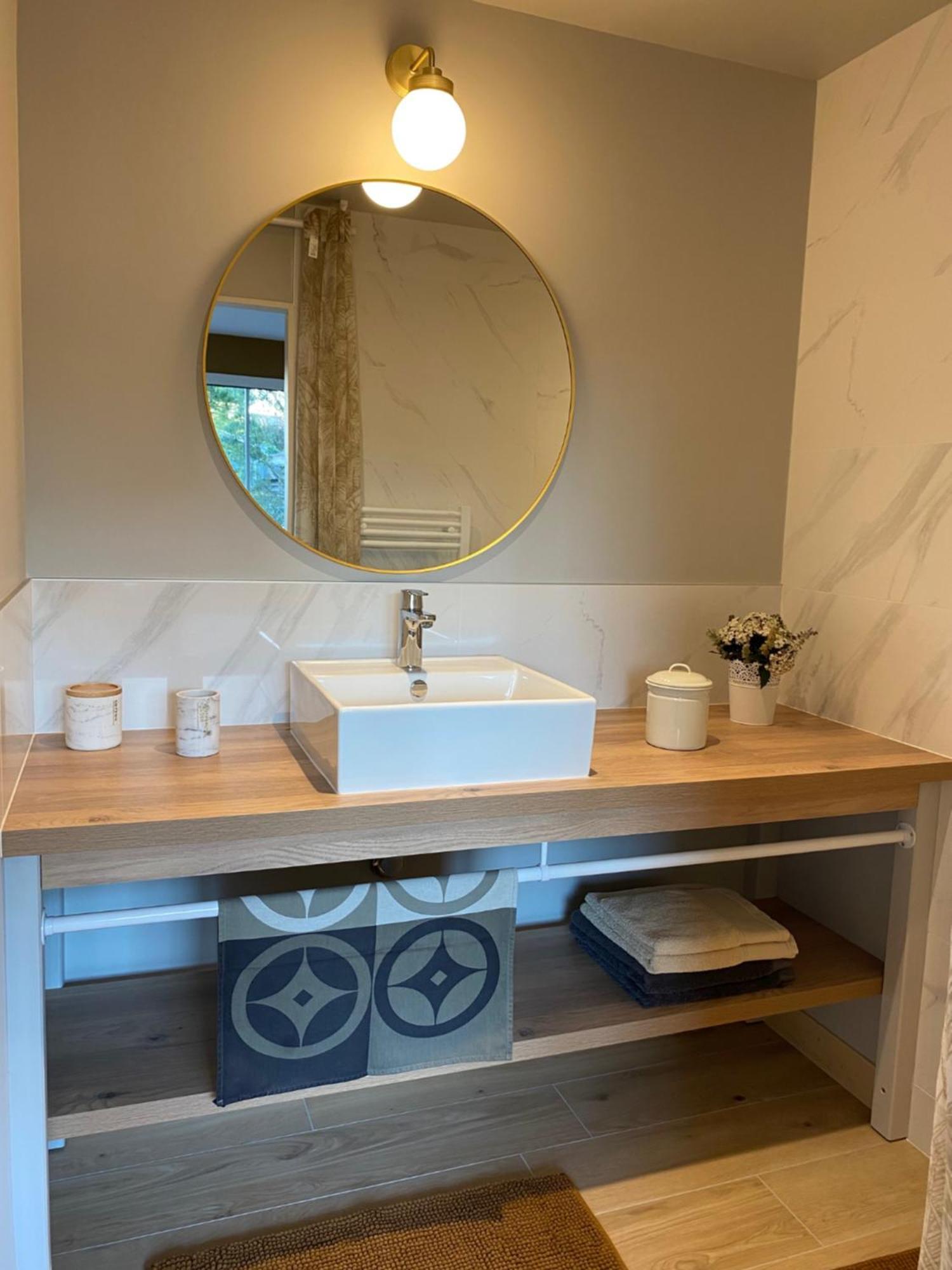 Maison M, Chambre Privee Acces Jardin Piscine Et Jacuzzi Pres De La Rochelle La Rochelle  Szoba fotó
