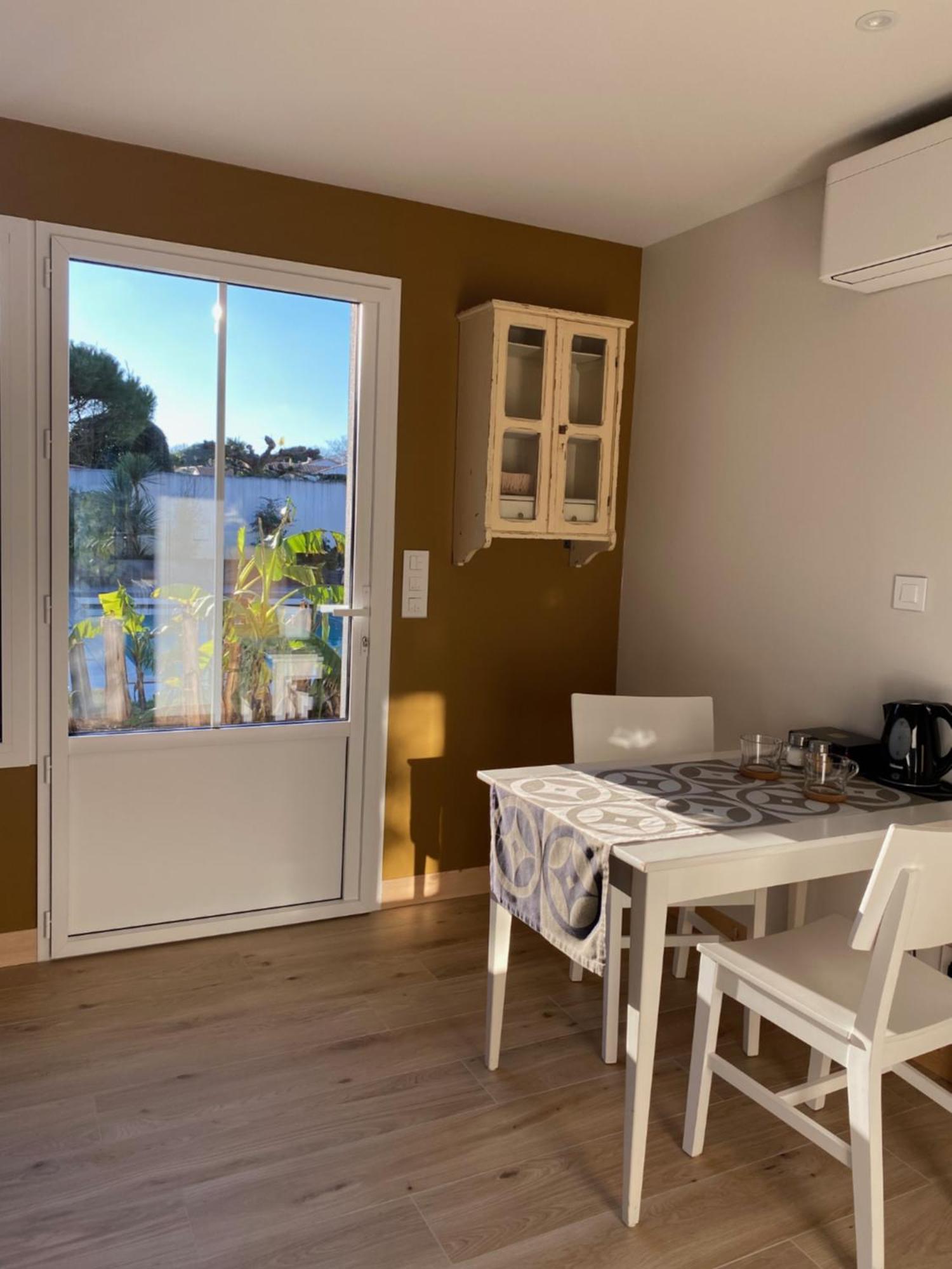 Maison M, Chambre Privee Acces Jardin Piscine Et Jacuzzi Pres De La Rochelle La Rochelle  Szoba fotó